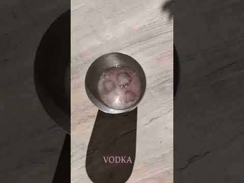 🍸 Riviera Red Velvet - #CôtedAzur #Mixology #Vodka #Slypeace #Dégradérouge