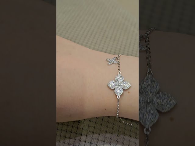 اسوارة روبرتو كوين وردات فضية مرصعة باحجار