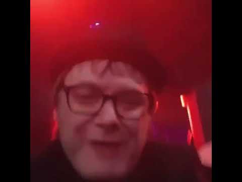 Hooverphonic vibing to Shum