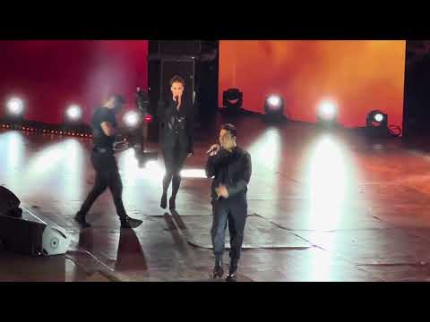 Clara e Matteo Paolillo assieme cantano "ORIGAMI ALL'ALBA"