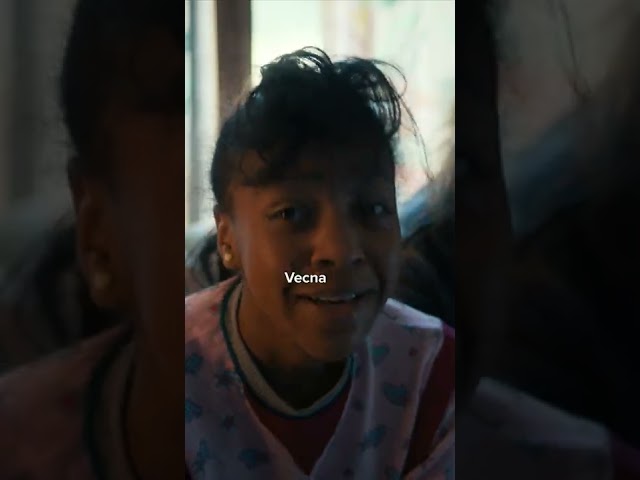 Vídeo relacionado con Vecna Henry Creel - Cita gótica de sufrimiento Camiseta