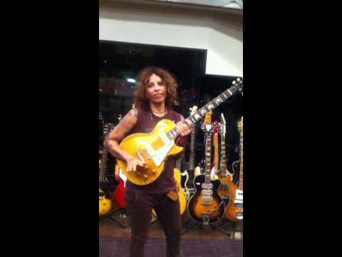 Linda Perry of Deep Dark Robot - Her favorite things