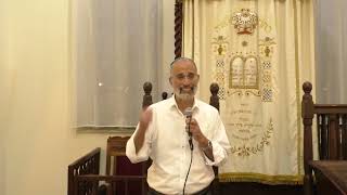 ירח בן יומו - יצחק זאגא - לראש השנה (הרב יצחק חי זאגא) - התמונה מוצגת ישירות מתוך אתר האינטרנט יוטיוב. זכויות היוצרים בתמונה שייכות ליוצרה. קישור קרדיט למקור התוכן נמצא בתוך דף הסרטון