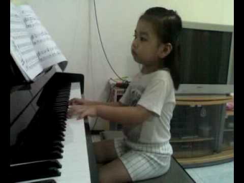 Sherina 3.5 years old :  playing piano