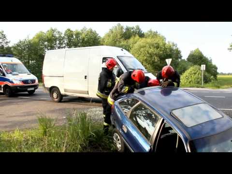 Wypadek koło Omulnej. Bus wjechał w osobówkę