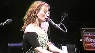 tori amos 8 sister janet albany&#39;new york aug 5 1998