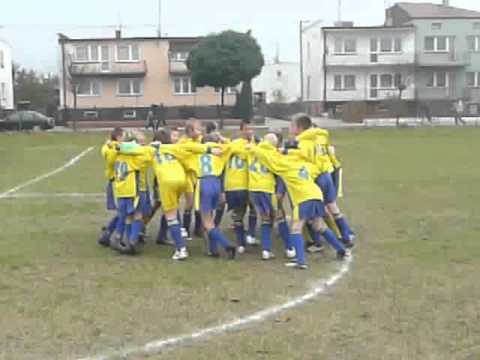 Tak się bawi i wygrywa Uniejów mecz Górskiego z Iskrą Dobroń.