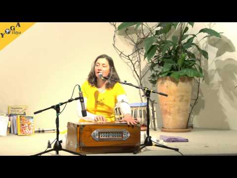 Mantras singing Jaya Ganesha with Katyayani