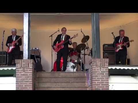 The Red Strats - Moonlight Shadows