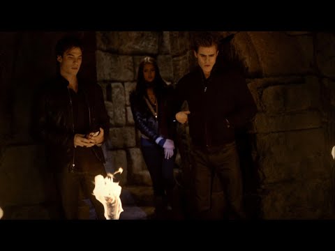 TVD 1x14 - Bonnie and her grandma are ready to start the spell to open the tomb | Delena Scenes HD