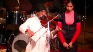 uttam singh playing violin on the tune ye dil dewana hai at tagore theatre chandigarh