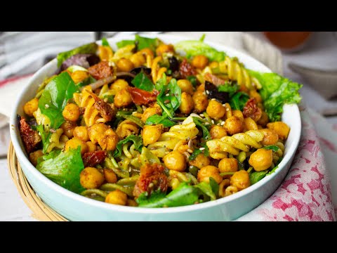 Ensalada de garbanzos especiados al horno con pasta y tomates secos