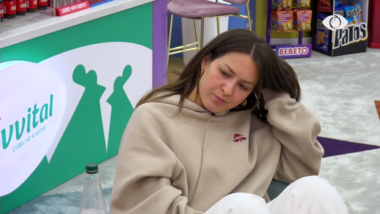 “Mami më ka folur qysh fëmijë”/ Meritoni-Françeskës: Ju vajzat jeni të ndjeshme, nuk dashuroni…