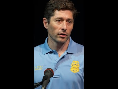 Minneapolis mayor praises police officers in shooting