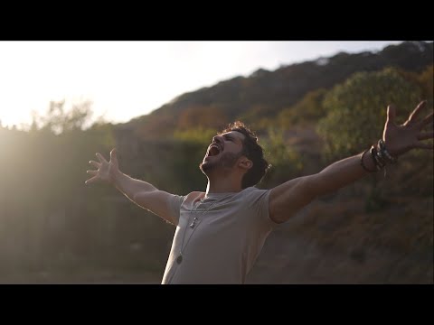 Nacimos Rotos - Andrés Obregón
