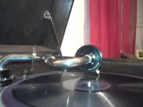 LEG EINE TANGO-PLATTE AUF (Tango), gespielt von Eugen Wolff mit seinem Orchester