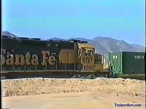Classic Railroad Series 825 - BNSF 4678 at Mormon Rocks, Cajon Pass 2002.