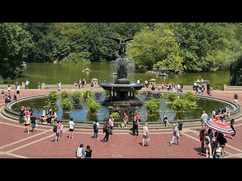 Walking to Bethesda Terrace: NYC