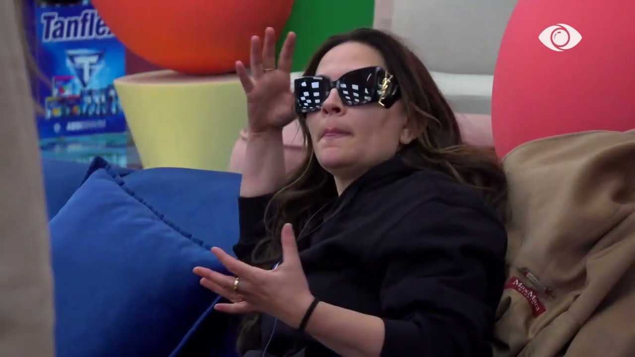 “Nuk u ngopët kurrë”/ Rozana preket pas debatit me banorët, Laerti tenton ta qetësojë