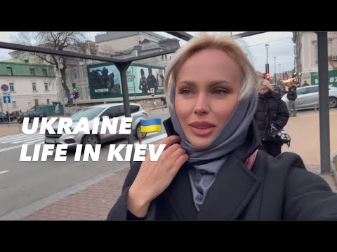 Ukraine 🇺🇦Life in Kiev. November 17, 2025. The Streets of Kiev, Ukraine. Streets Scene