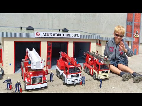 BRUDER gaisrinė su kopėčiom vandens pompa, 02771 video
