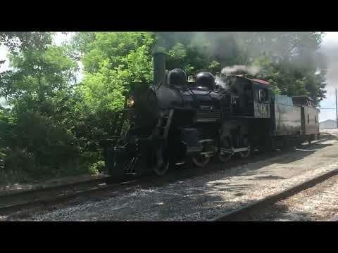 89 departing with another in cab Experience before the 2pm train got there