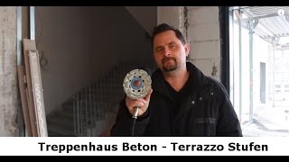 Treppenhaus Beton - Terrazzo Stufen mit Trittschutzstreifen reinigen, schleifen und sanieren