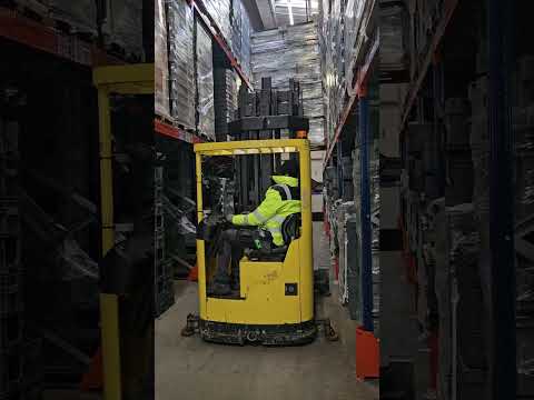 Hyster T1.2 VNA Electric Forklift - Image 2