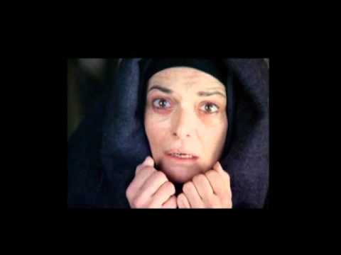 Sam u sjeni križa.wmv