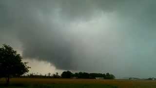 preview picture of video 'Wall Cloud, Rotation and Vortices: East of Marks,'