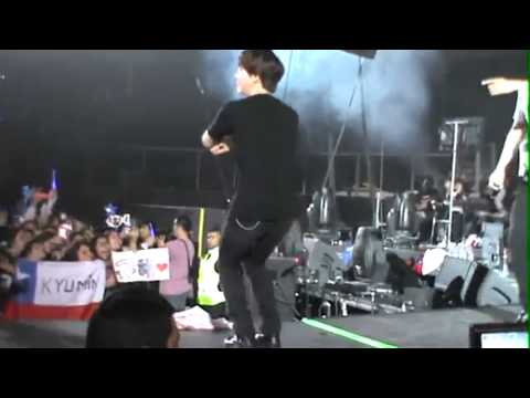 Kyuhyun dancing Alone and taking off his shirt to show muscles? lol XD