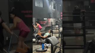 Se inundó el Gym y ella jamás perdió la concentración 🧘 #viralvideo