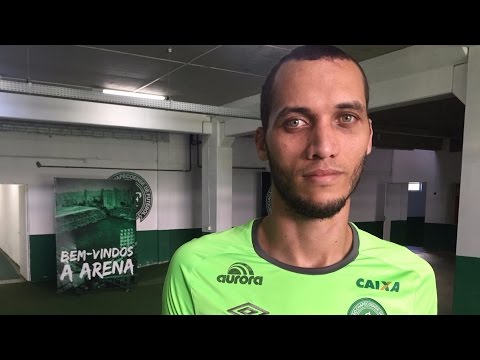 Acompanhar volta da Chapecoense é uma “montanha de emoções”, diz zagueiro Neto