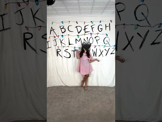 Vídeo relacionado con FIESTAS GUIRCA, S.L. Disfraz de Eleven de Stranger Things para niña S1-(5/6 años)