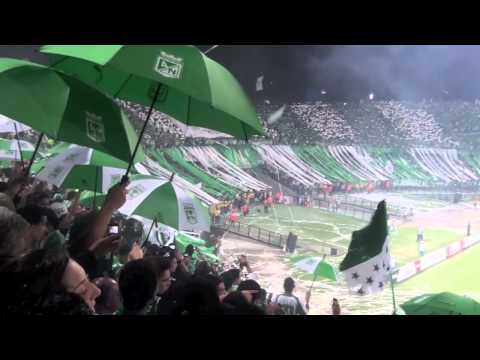 "Salida Los Del Sur y Pasion Verde Nacional 2 - 0 Universidad De Chile Copa Libertadores 2012" Barra: Los del Sur &bull; Club: Atlético Nacional