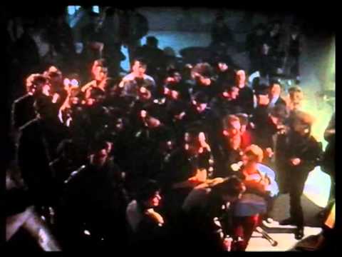 Le Public du concert Certain General à Poitiers (1986) by Gérard Courant - Portrait de groupe #17