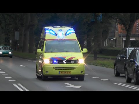 A1, 2x Silverline Ambulance 02-131 Quatrebras door Burgum