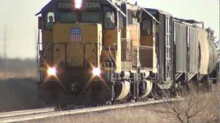 preview picture of video 'Northbound Union Pacific shorty on the spine line out of Nevada, Iowa'