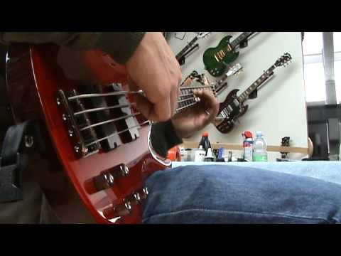 Patrick testet bass Violence In Perfection