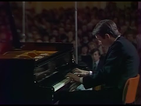 Mikhail Pletnev plays Liszt Hungarian Rhapsody no. 12 - video 1987