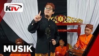 Download lagu Lagu Kawih Mang Koko 'Dilangit Bandung Bulan Keur Mayung' cover by Muhammad Abdul Aziz Arif Bawono mp3