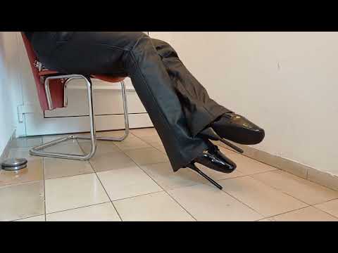 Mr #HighHeels tries his  new #balletboots