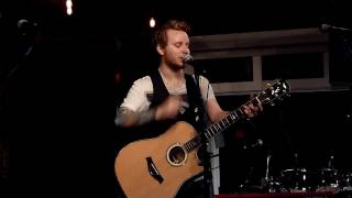 Zach Myers covering Breaking Inside in Chattanooga, TN on The SouLLow Super Hero Tour