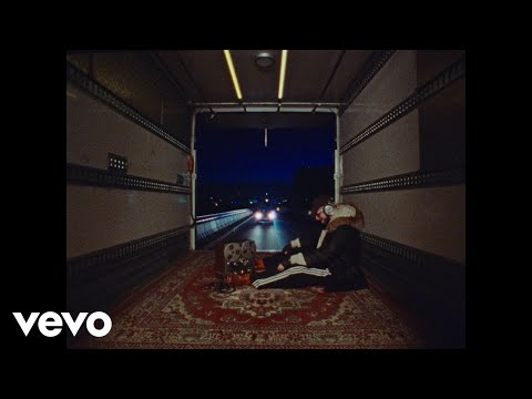 marquitos - Mis ídolos están en mi casa (Official Video)