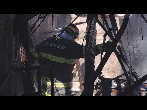 Defesa Civil de Limeira faz vistoria em prédio destruído por incêndio