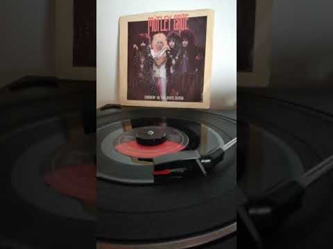 Motley Crüe - Smokin In The Boys Room. 45 RPM