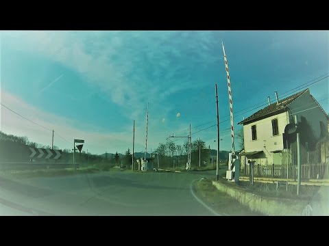 Passaggio a livello Regione Cravarezza (AL) # railroad crossing # spoorwegovergang # bahnübergang