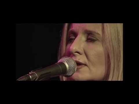 Lidija Bajuk - I dok pleše sama s kišom