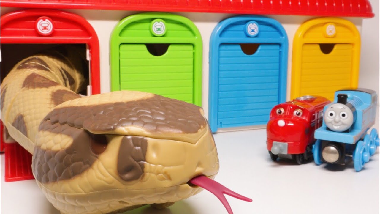 Iron Man & Marvel Tayo the Little Bus Garage Toy Toy Snake  Monster Thomas Chuggington Friends