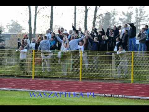 Doping kibiców AKS Niwka podczas meczuz  Gwarkiem